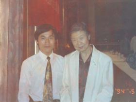 湯傳忠與于若木女士（陳云同志夫人，著名營養(yǎng)專家）合影