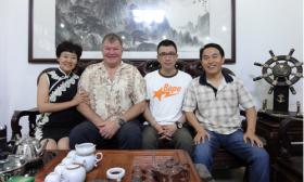世界第一生命教練、全然心理學(xué)創(chuàng)始人杰夫·艾倫一行到我公司參觀