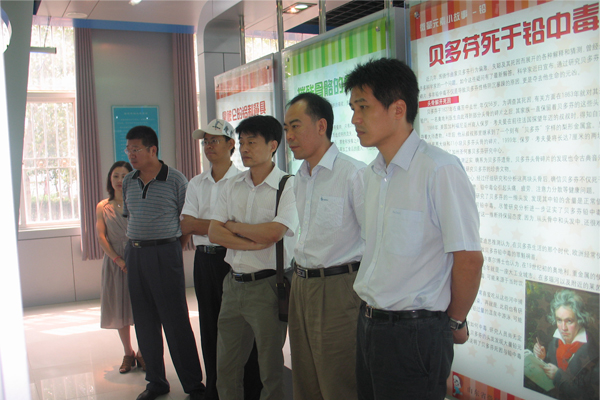 山東省食品藥品監(jiān)督管理局副局長陳耕一行到我公司參觀、視察 